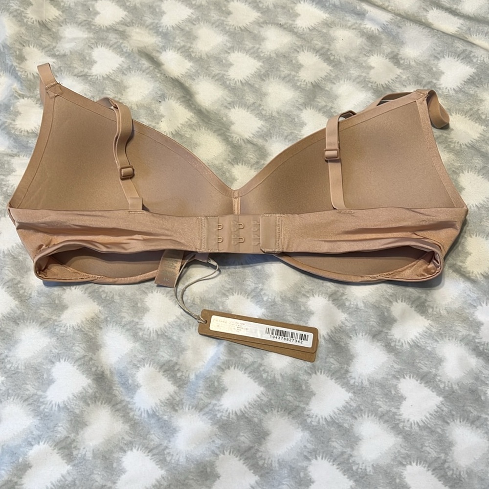 SKIMS Tan Bra wireless push up bra - Picture 4 of 5